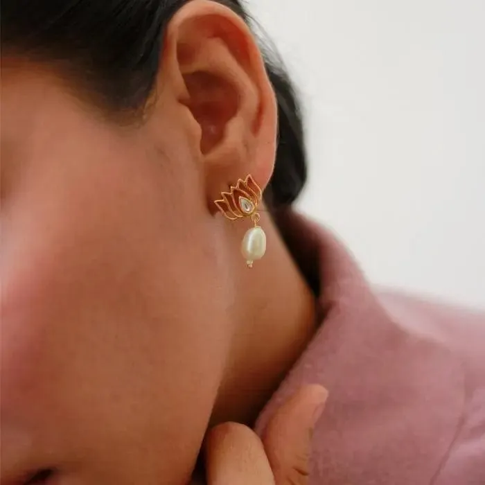 92.5 Sterling Silver Gold-Plated Pearl Drop Lotus Earrings