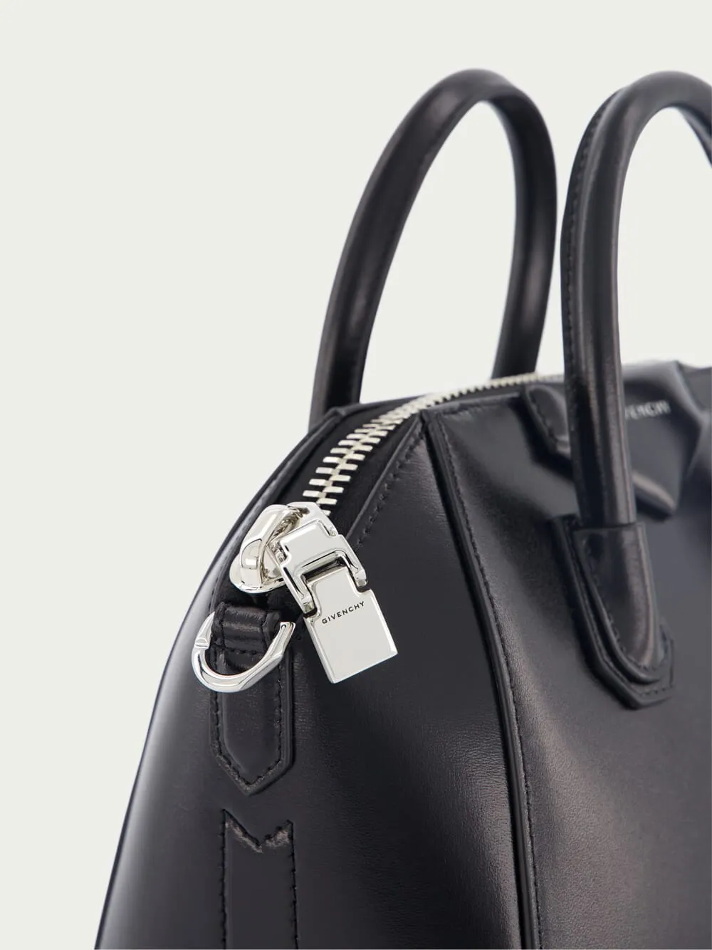Antigona Mini Shoulder Bag