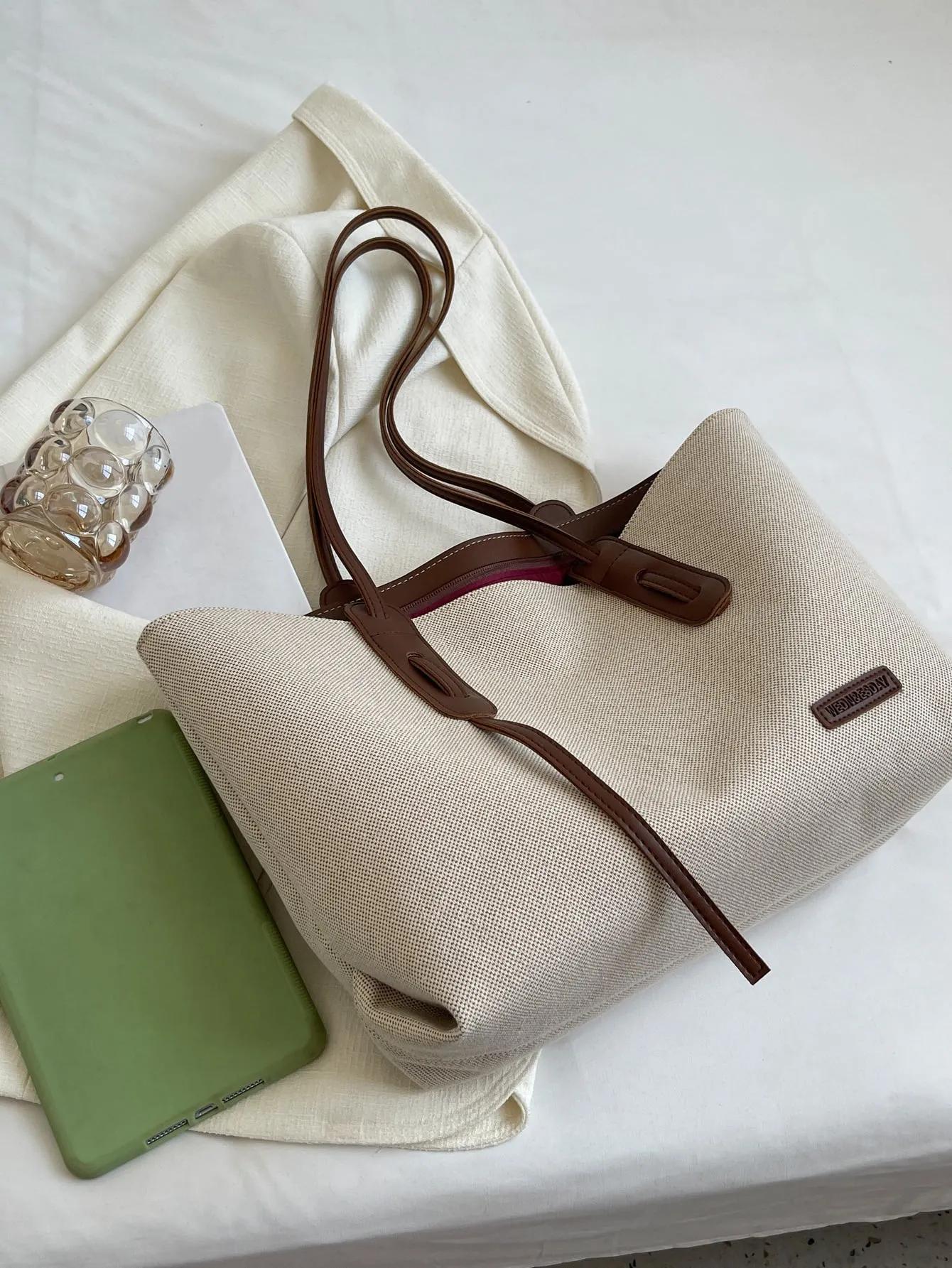 Casual Fashionable And Minimalist Large Capacity Zipper Closure Tote Bag