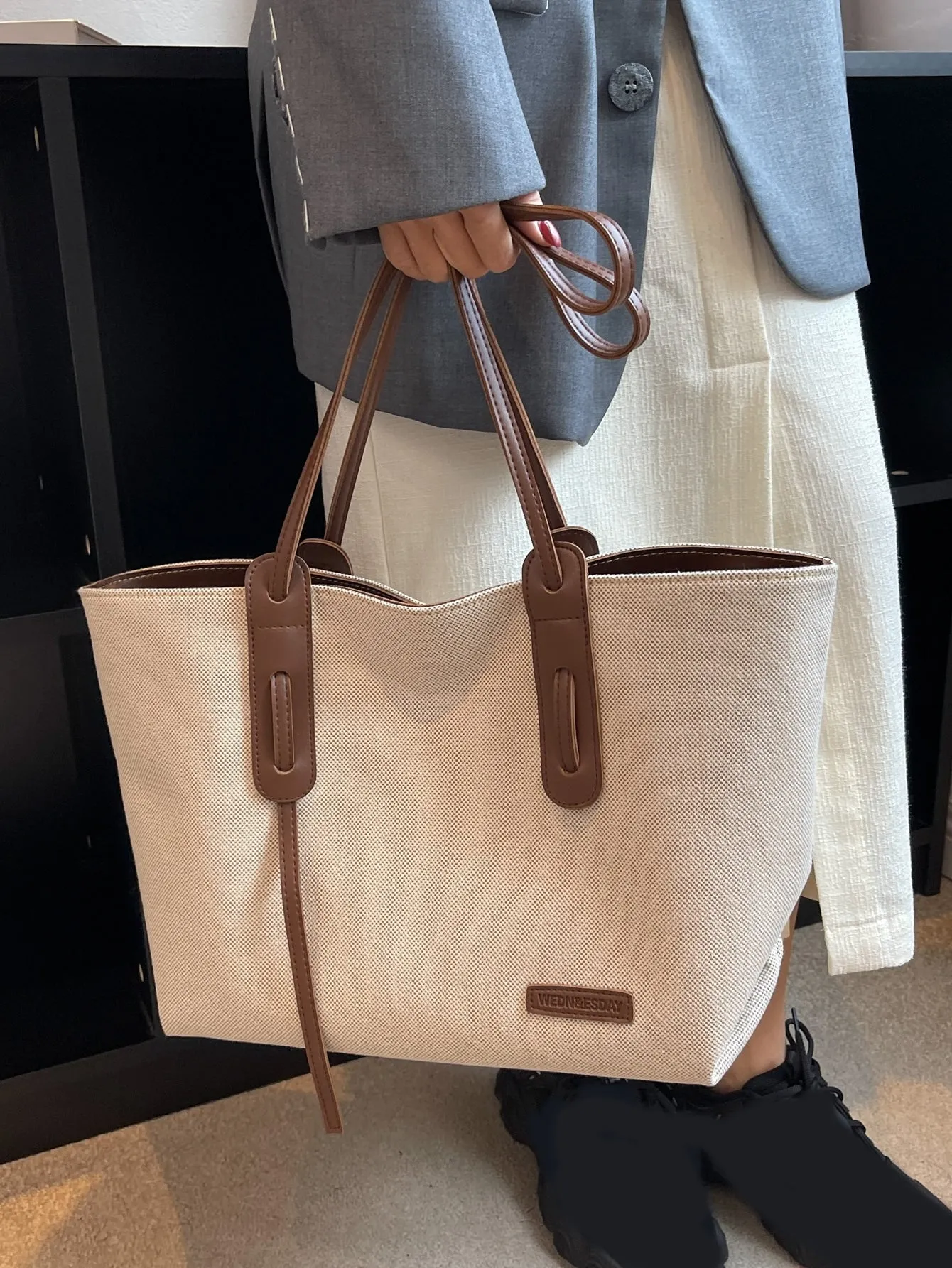 Casual Fashionable And Minimalist Large Capacity Zipper Closure Tote Bag