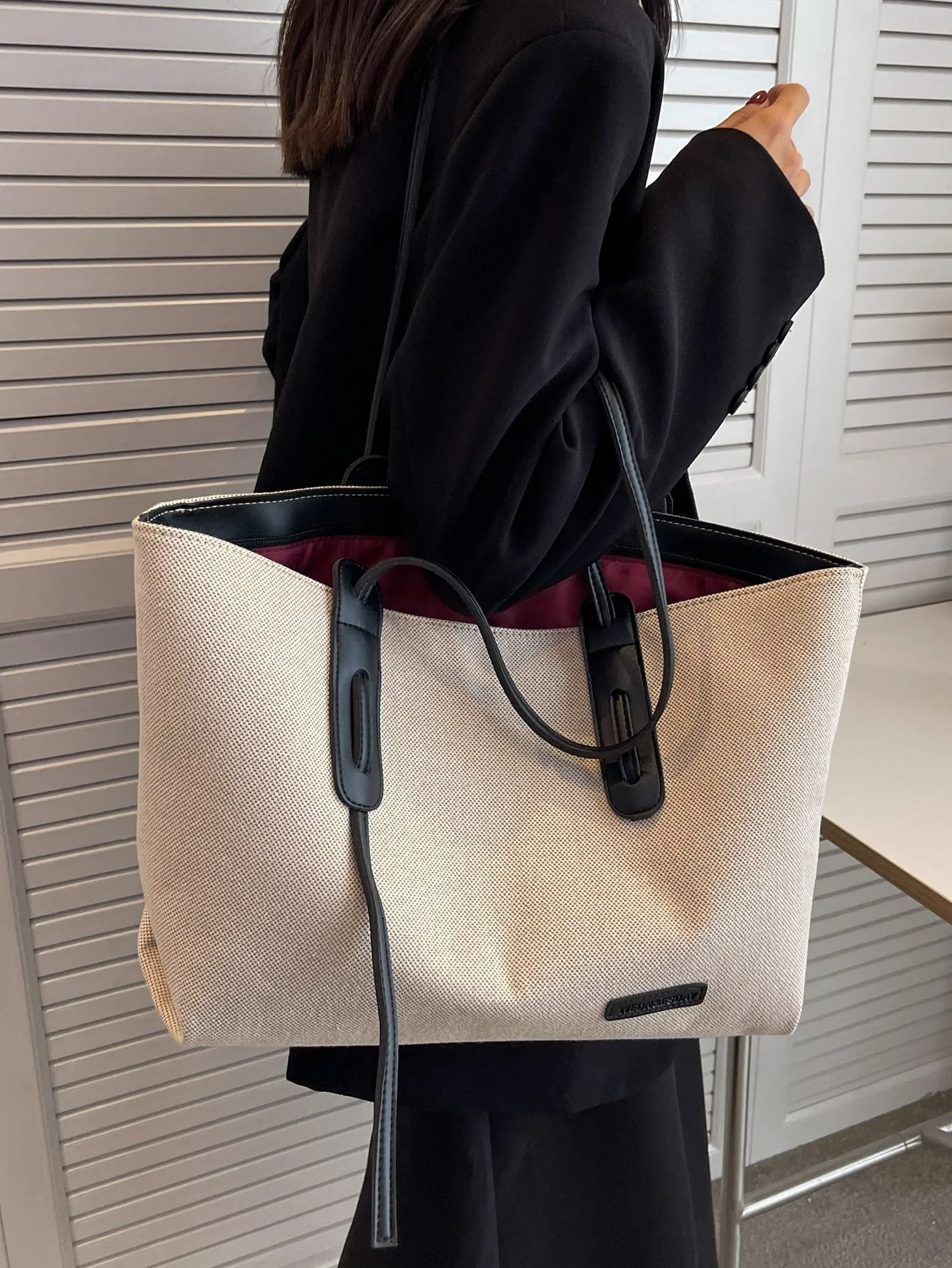 Casual Fashionable And Minimalist Large Capacity Zipper Closure Tote Bag