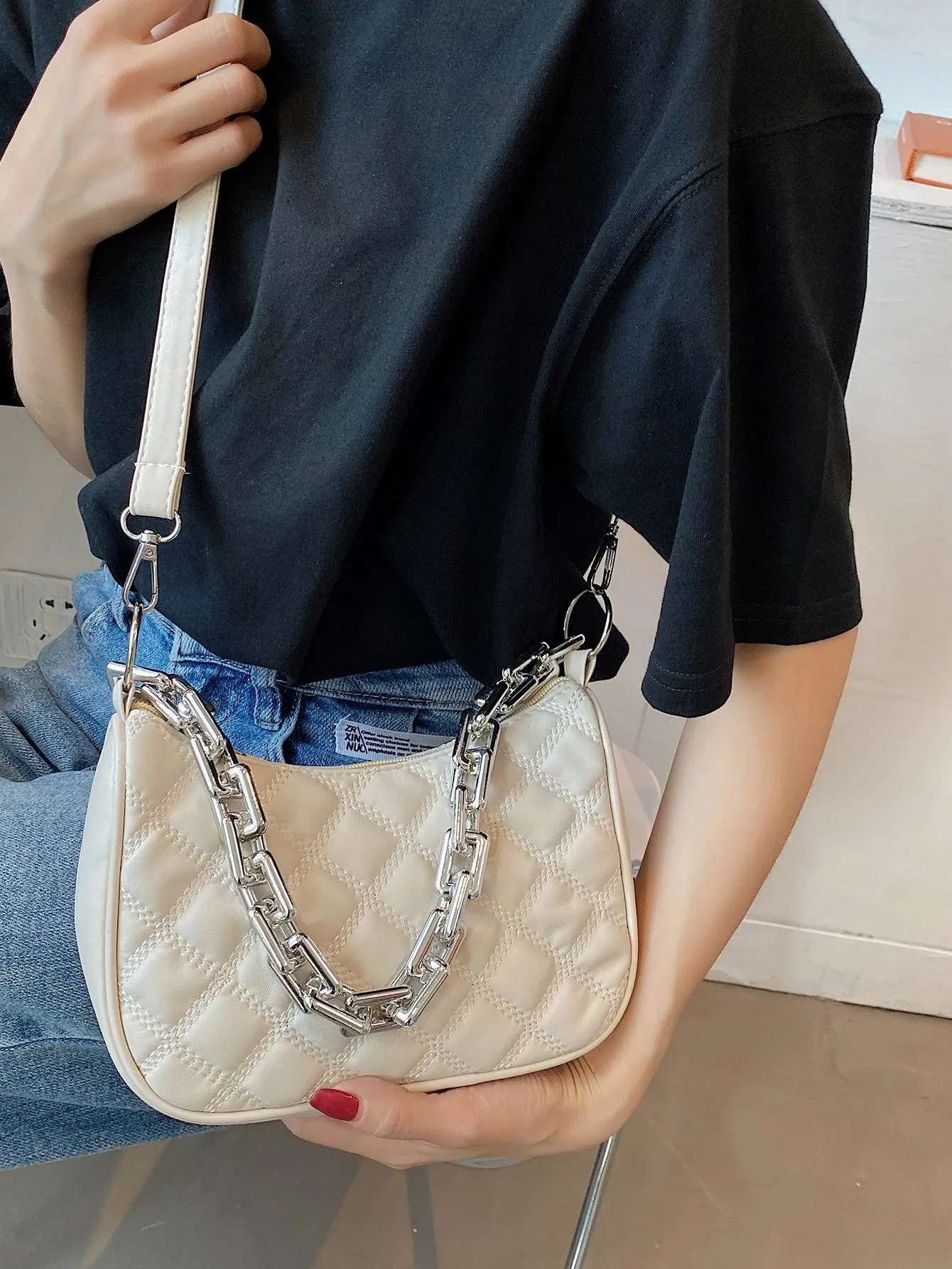 Minimalist Quilted Chain Crossbody Bag