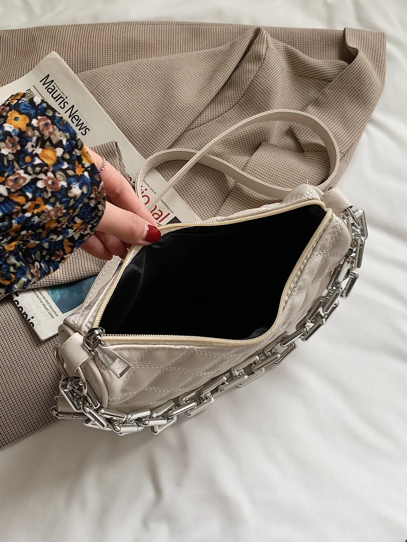 Minimalist Quilted Chain Crossbody Bag