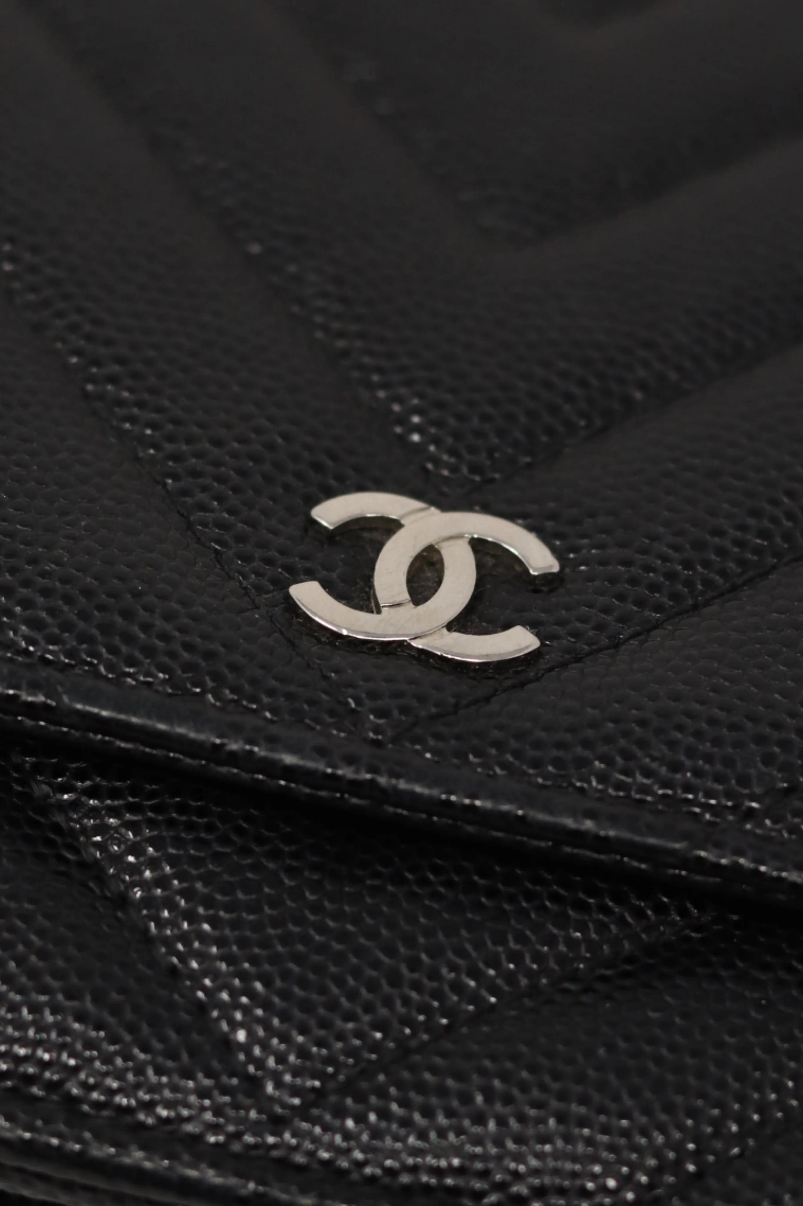 Pre-Owned Chanel 2017-2018 V Pattern Wallet On Chain Black