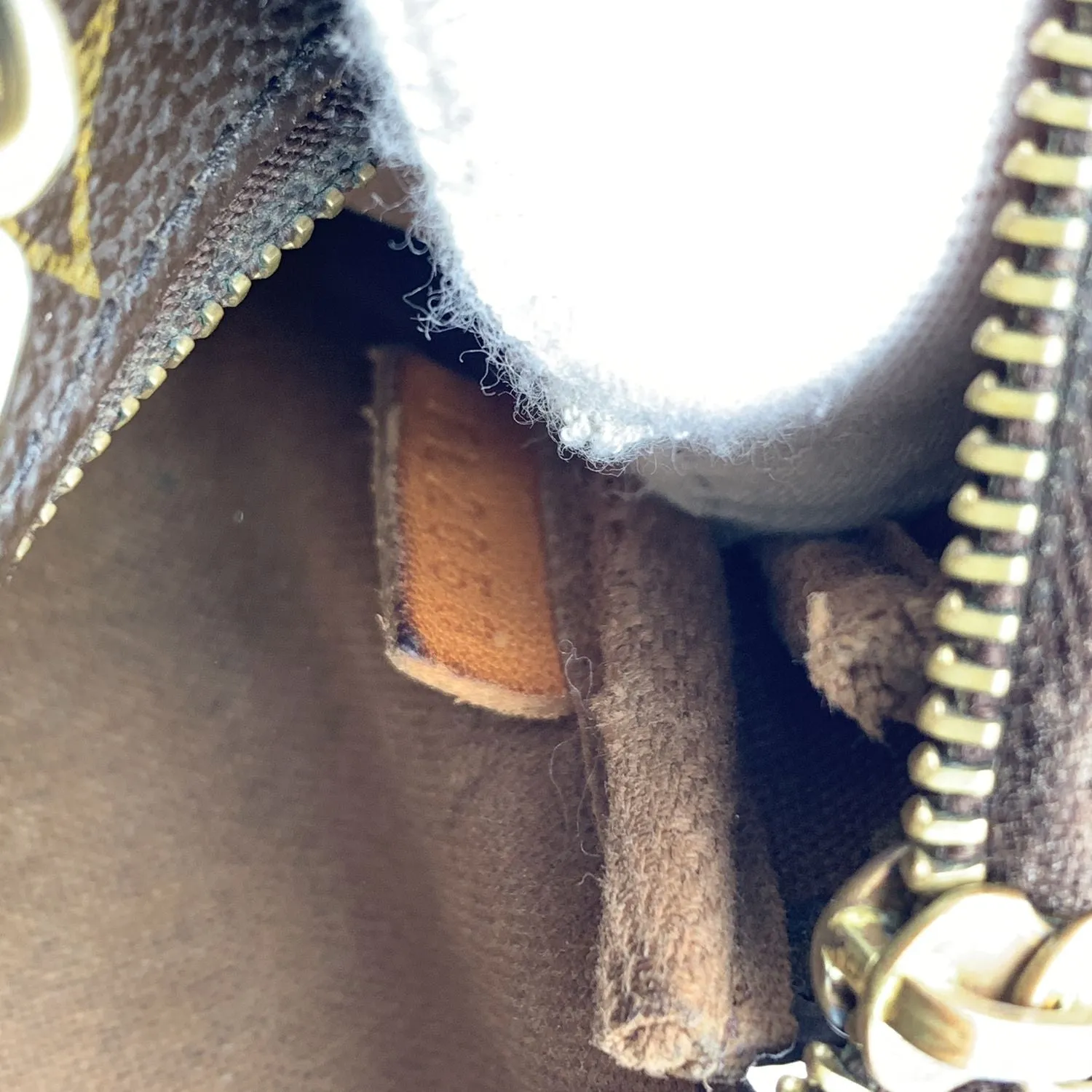 Trendy Inspired Louis Vuitton Monogram Canvas Pouch Bag Mini Pochette Accessoires