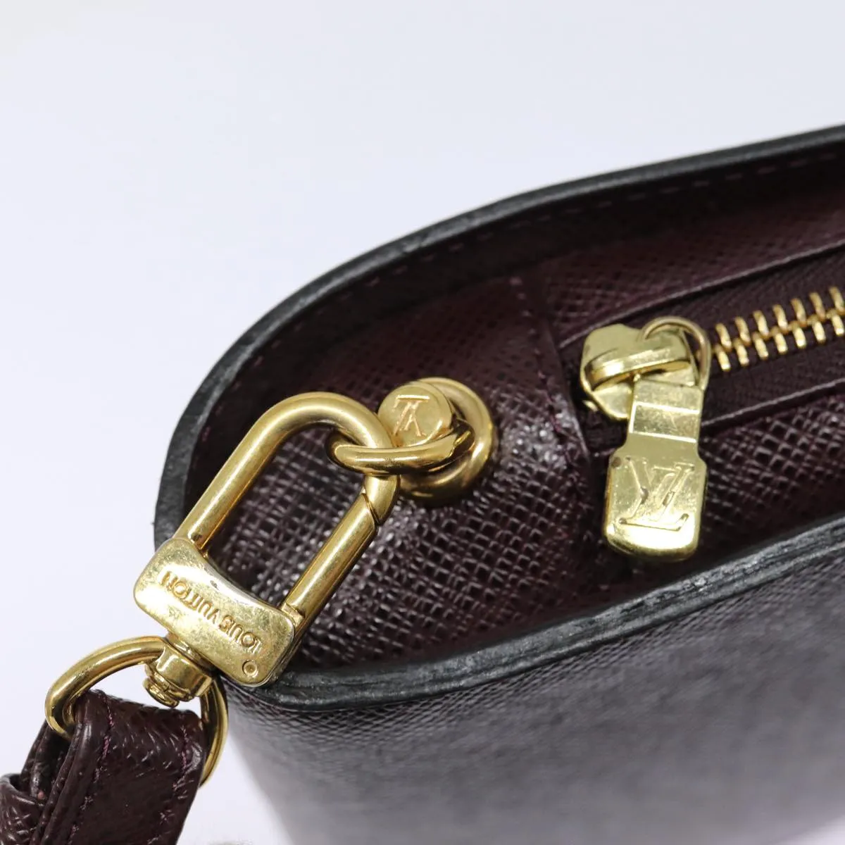 Trendy Inspired Louis Vuitton Taiga Baikal Clutch Bag Acajou M30186 Lv Auth Bs17259