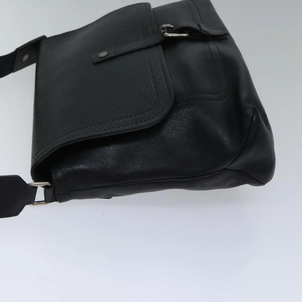 Trendy Inspired Louis Vuitton Utah Ohama Shoulder Bag Leather Black Silver Lv Auth Bs17487